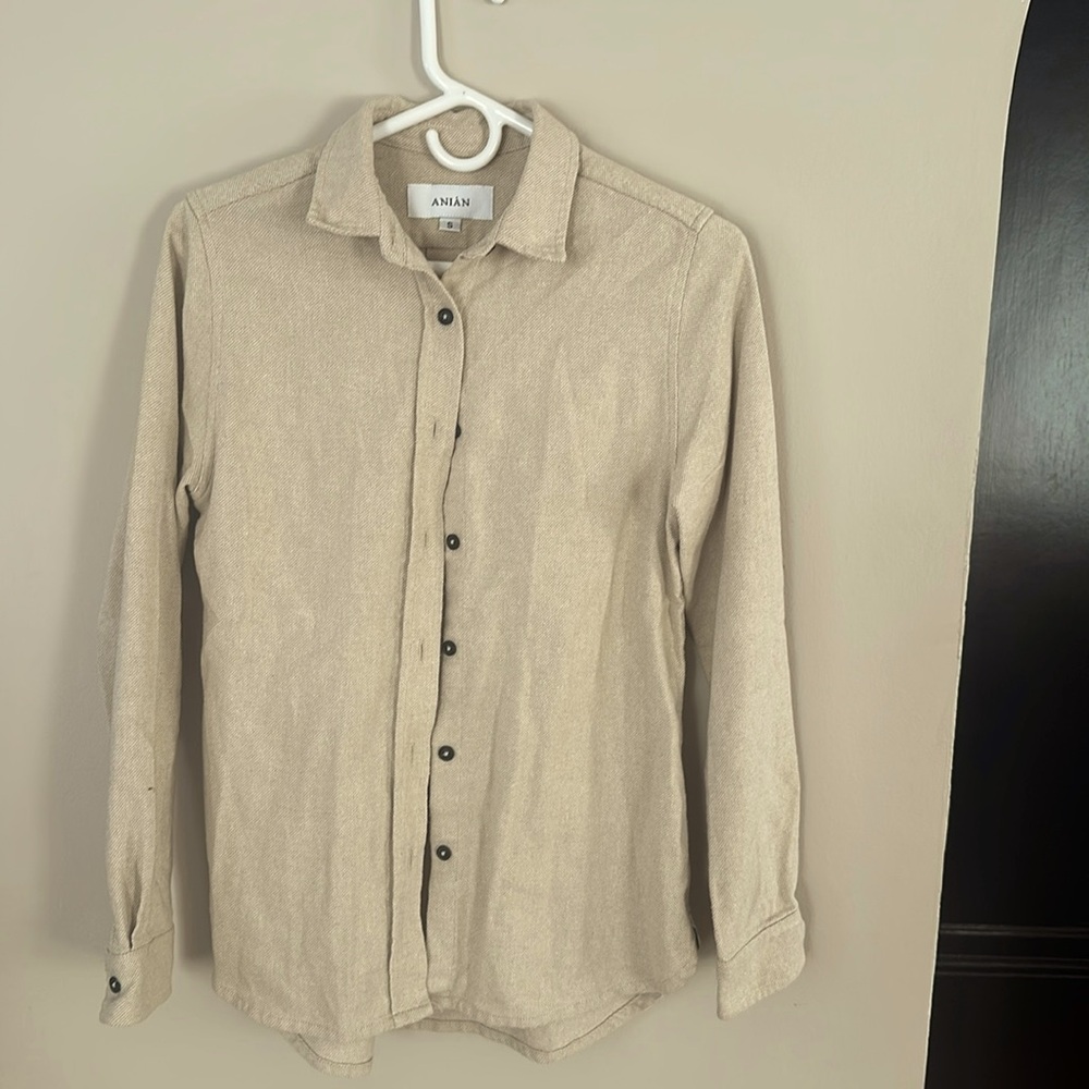 Anian women’s button up shirt